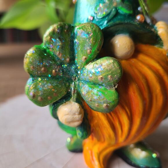 St. Patricks Day Gnome Sparkle Metallic Hand Painted Irish Leprechaun Figure - Picture 6 of 10